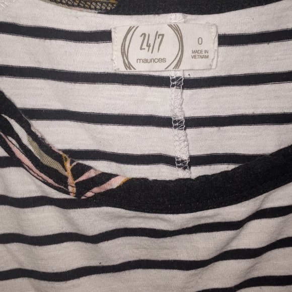 Maurices 24/7 Shirt - Size 0 - Short Sleeve (With Shoulder Cutouts) - Stripes - - Picture 2 of 5